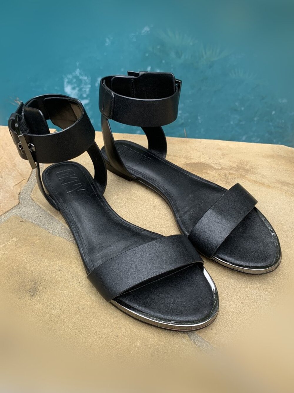 DKNY Donna Karan Tamara Leather Flat Sandals with Belt Strap Sz 7.5